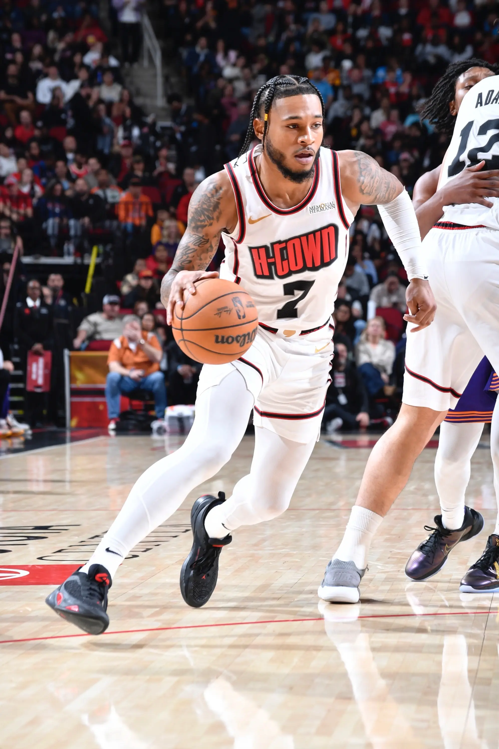 开云-包含今晨俄克拉荷马雷霆备战英超，回应争议细节曝光，质疑声仍在，更衣室氛围转暖的词条