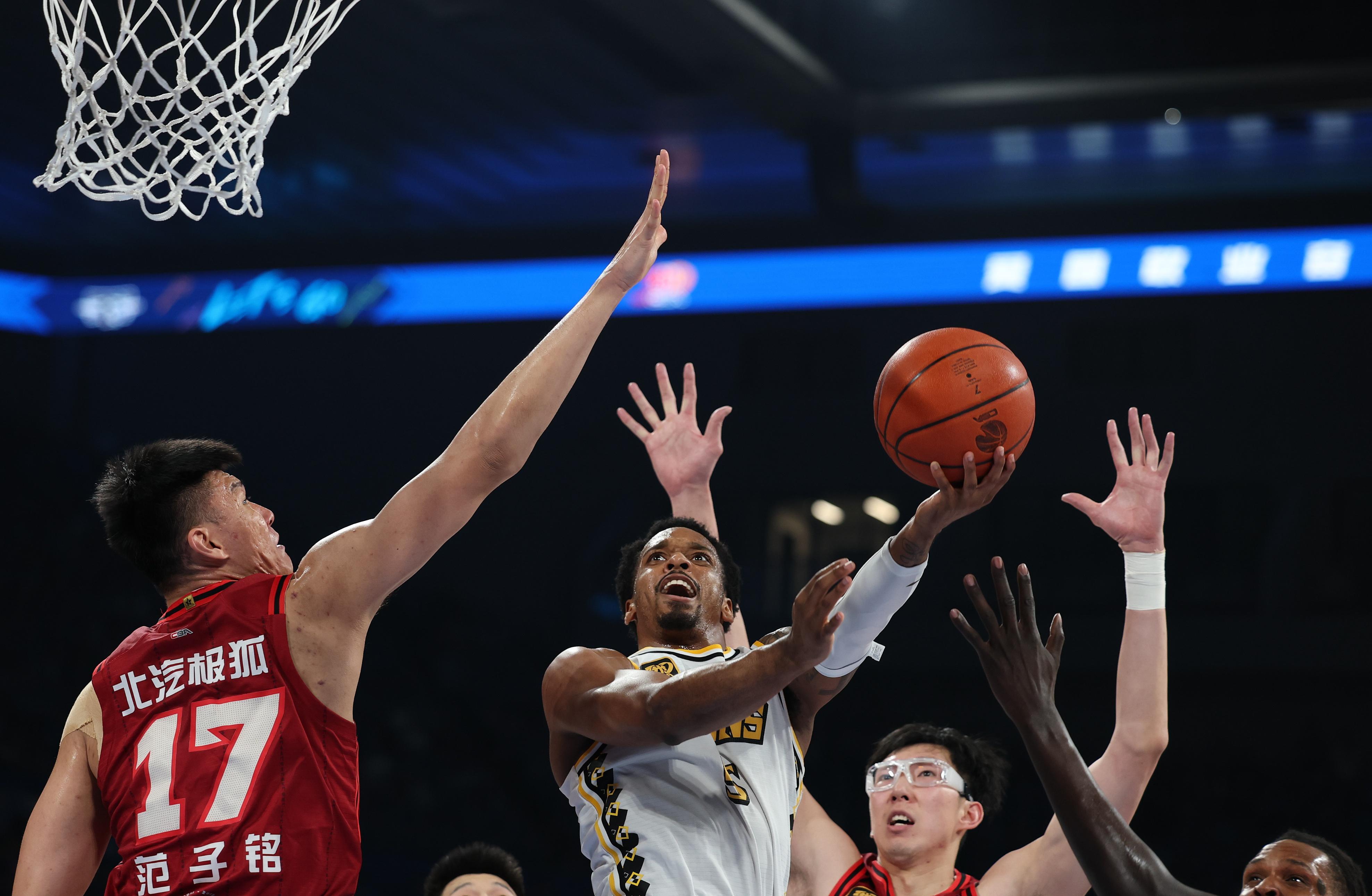 开云体育官网-克里夫兰骑士训练开放日，今晨篮板制胜引欢呼，NBA总决赛在即，身体对抗强度拉满的简单介绍